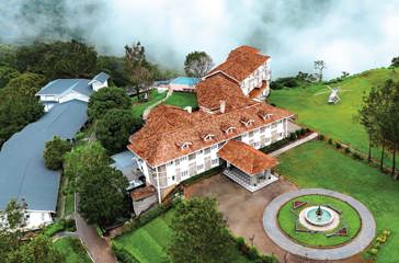 Le Montfort Resort Oppefra