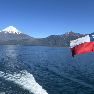 Der er både udsigt til vulkaner og bjergpas undervejs.