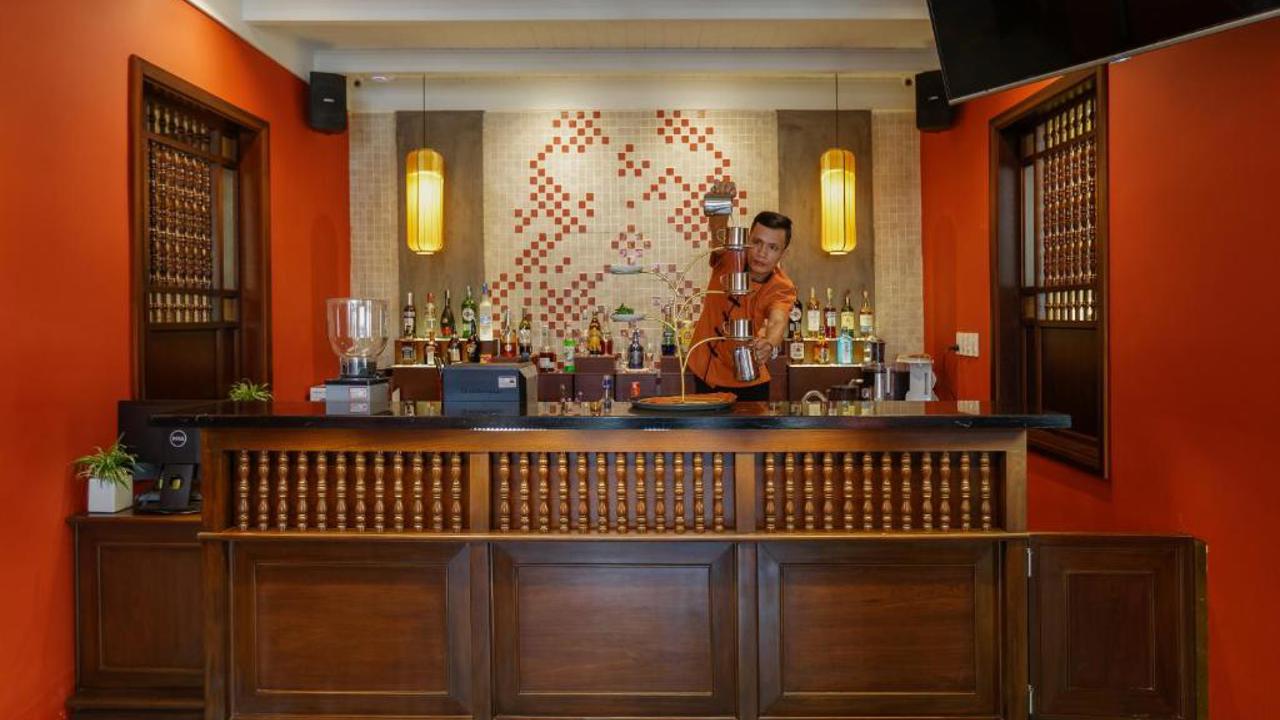 Cozy Savvy Bar