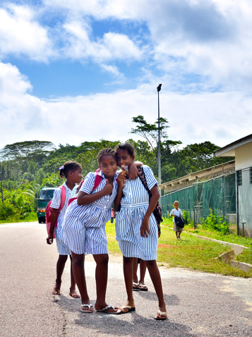 seychellerne - mahe_skolepiger_01