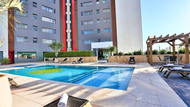 Wyndham Golden Foz Suites Pool 01