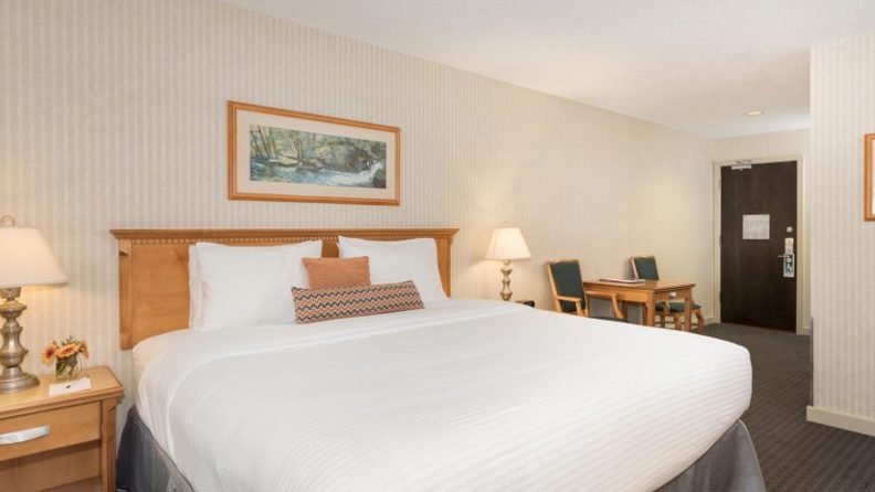 The Listel Whistler Hotel Deluxeroom Kingbed 01 (1)