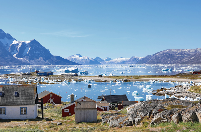 Nuuk_fiskerlandsby_fjord_01