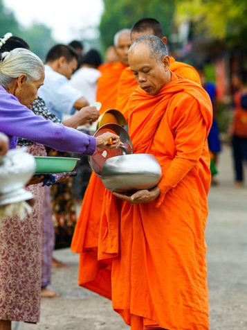 thailand - kanchanaburi_munk_02