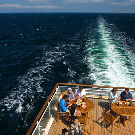 Der er god tid til at finde sit eget favorithjørne ombord.