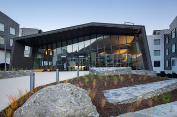 Holiday Inn Express Queenstown New Zealand 01