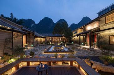 Governor's Mansion Courtyard Front