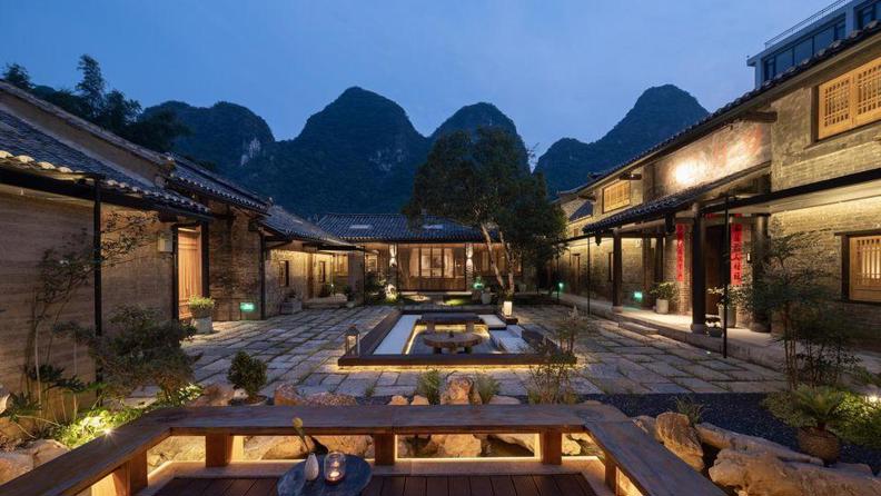 Governor's Mansion Courtyard Front