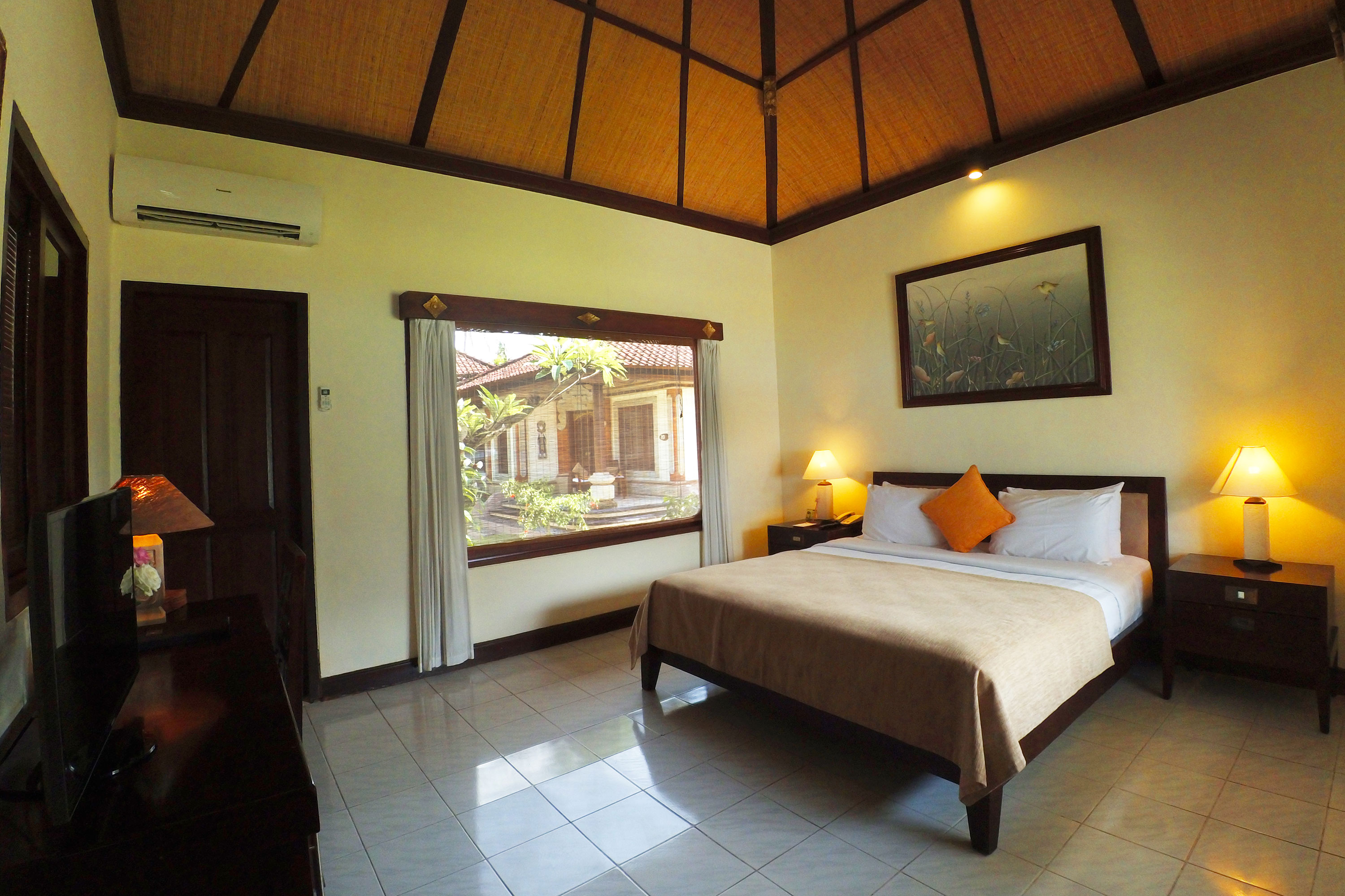 Deluxe Garden View Interior 4