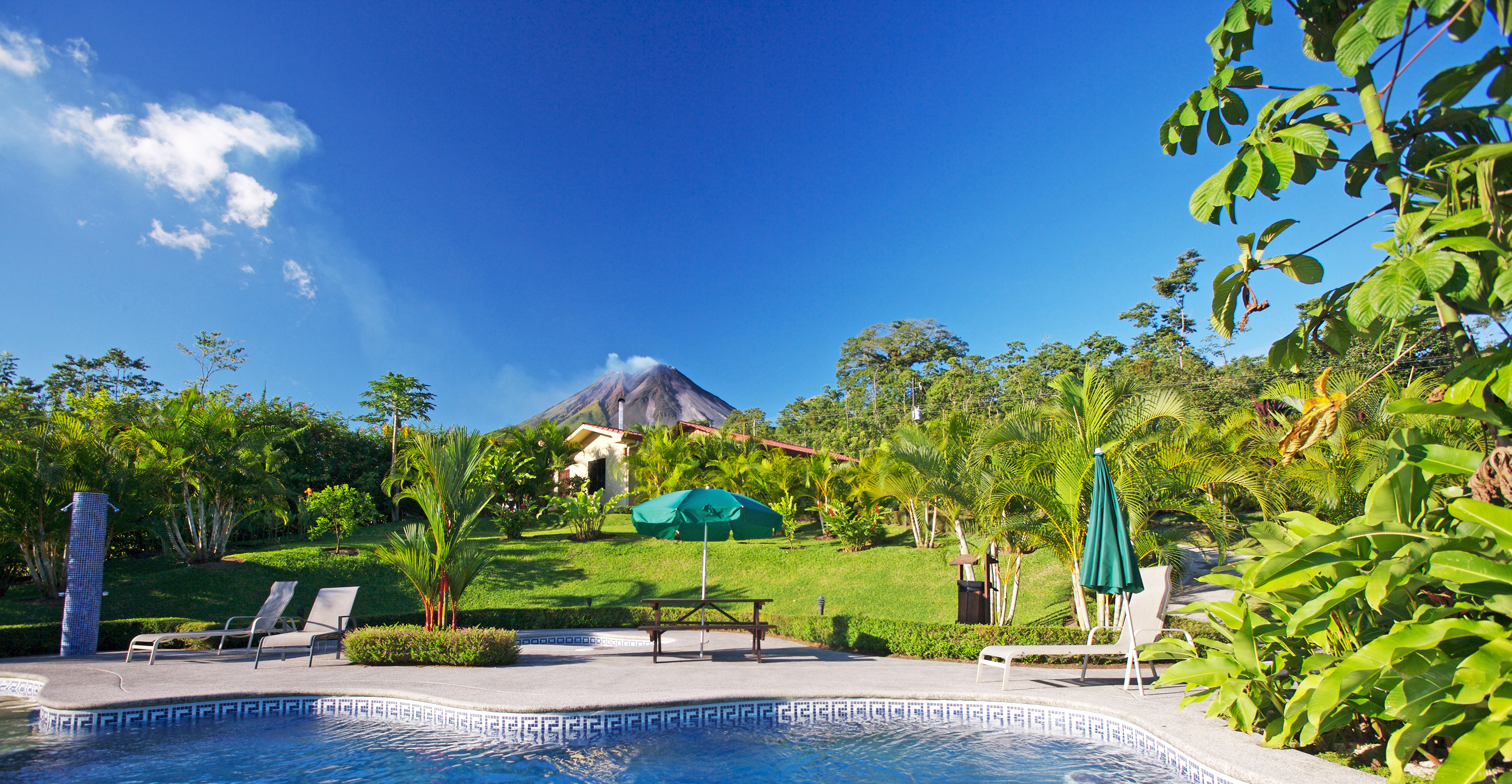 costa rica - la fortuna - arenal volcano inn_pool_udsigt_01