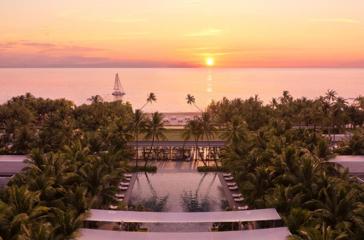 Luftfoto Af Pool Og Strand The Regent