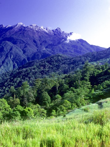 Mount Kinabalu er et smukt syn, som kan ses fra byen af samme navn.