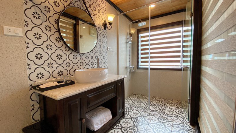 Victory Star Cruise Deluxe Ocean View Balcon 02