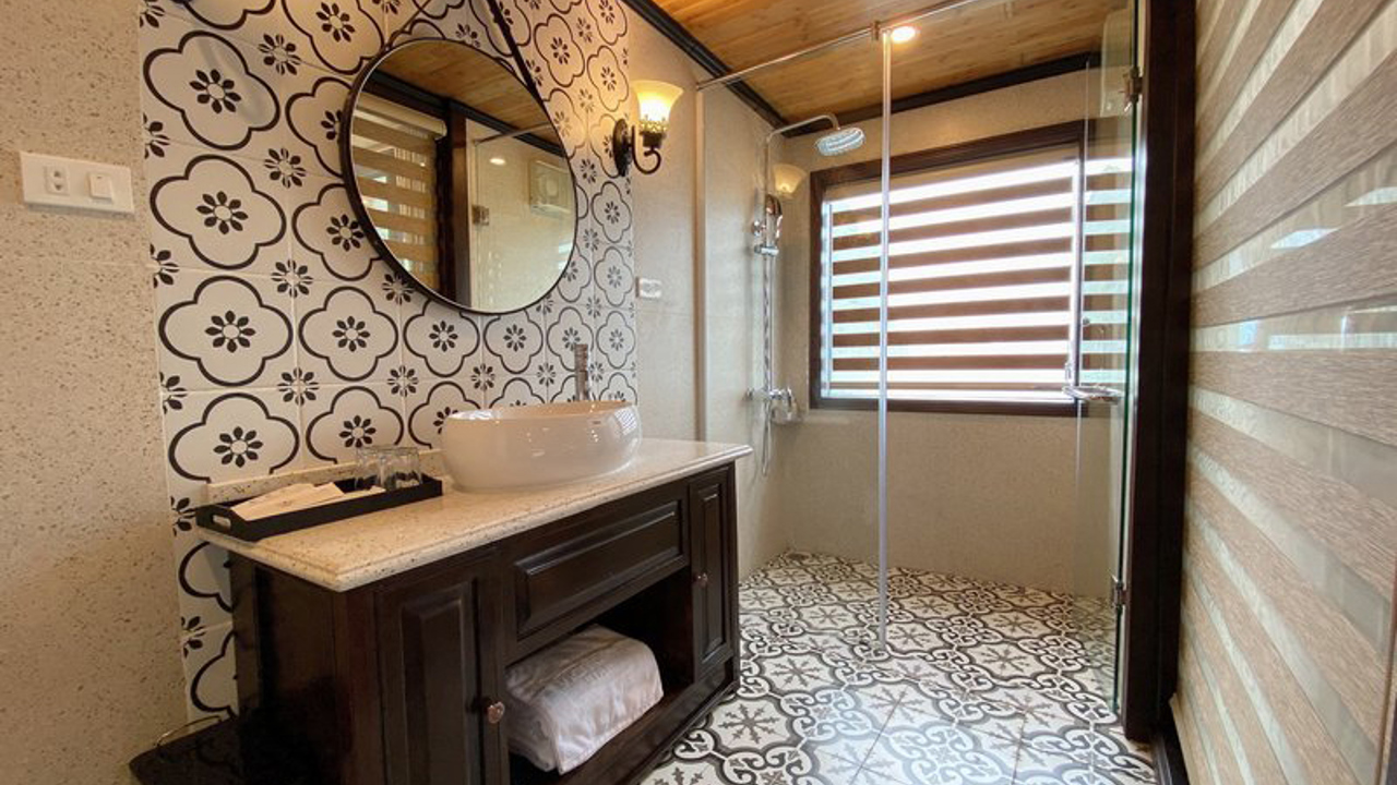 Victory Star Cruise Deluxe Ocean View Balcon 02