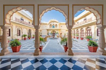 Dhulagarh Heritage Palace Hotel Courtyard 02