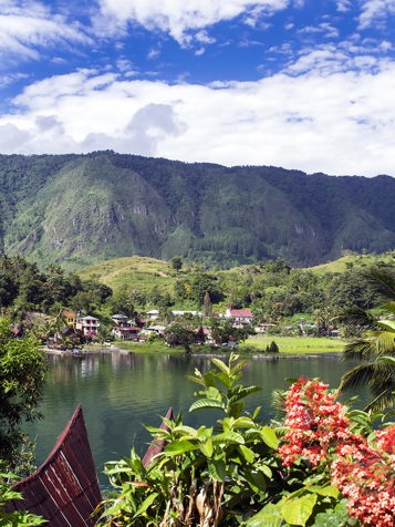 Samosir Island midt i en kratersø