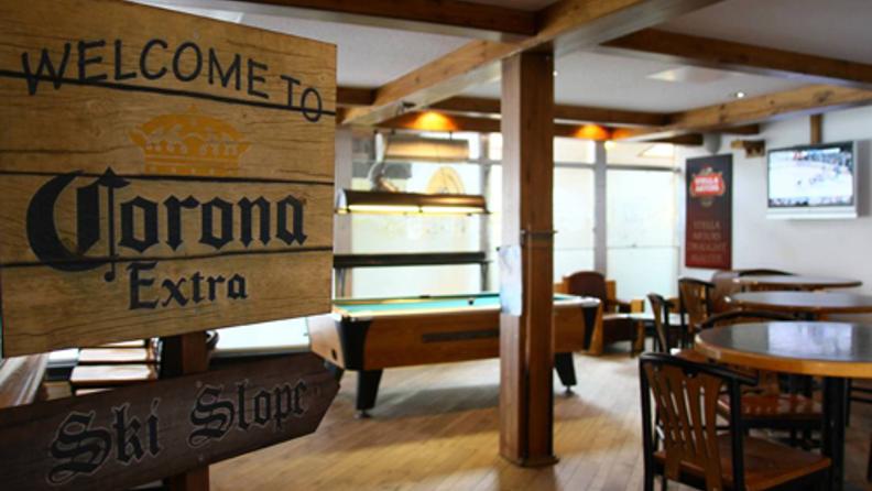 canada - jasper - whistlers inn _bar_02