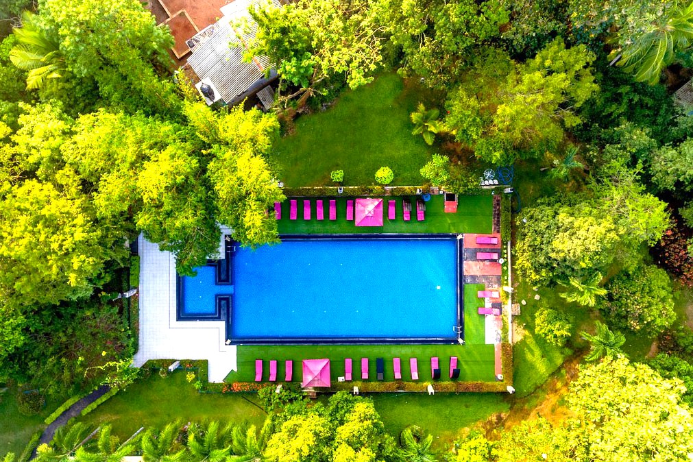 Heritage Hotel Pool 02