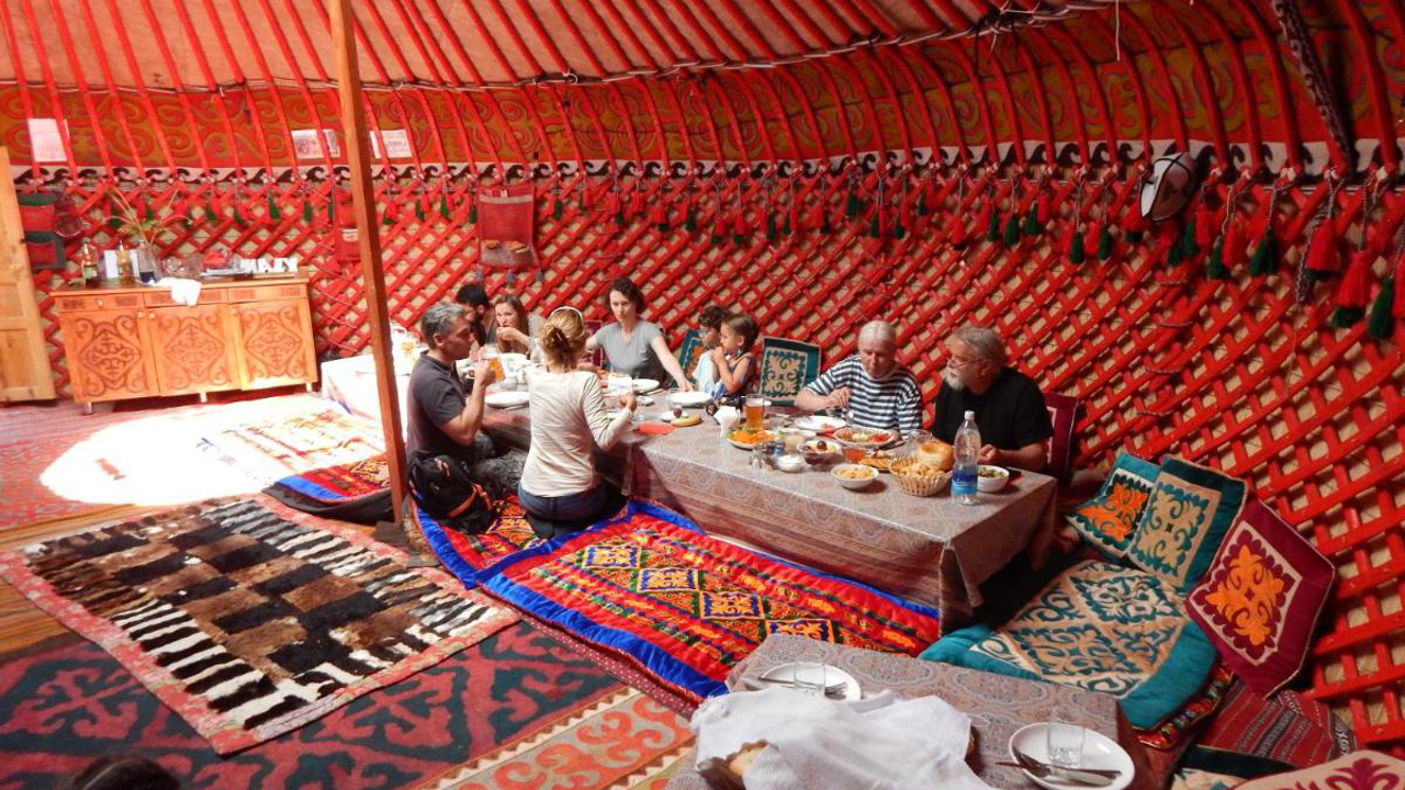 Almaluu Yurt Camp 02