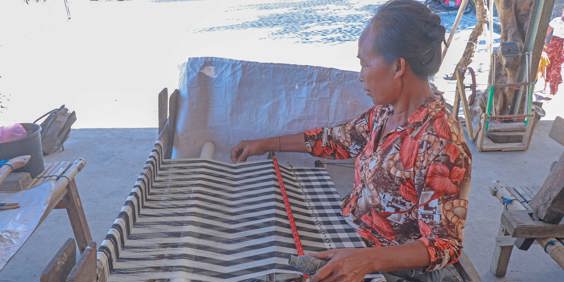 Bali Vævning Flammende Stoffer