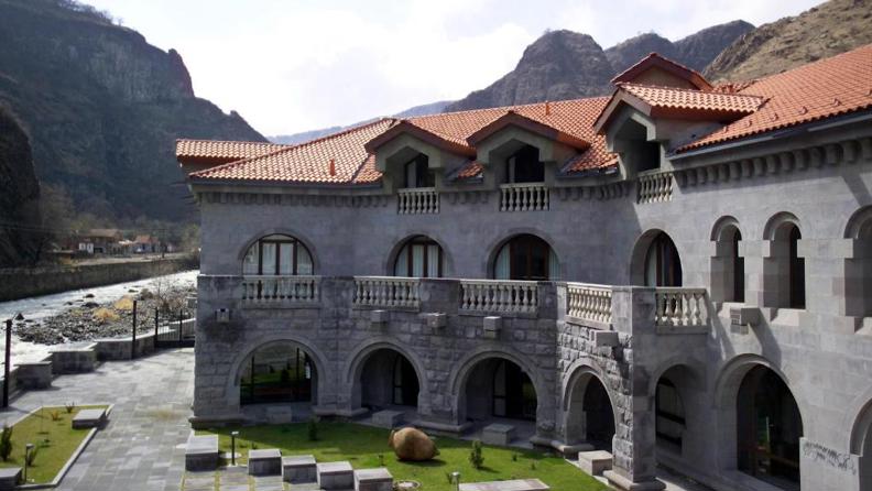 Tufenkian Avan Dzoraget Hotel Exterior 02