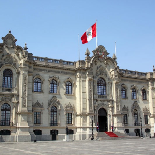 ... og historiske bygninger, som præsidentpaladset og...