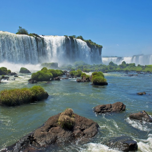 Her er der ligeledes god tid til at udforske det imponerende naturlandskab.