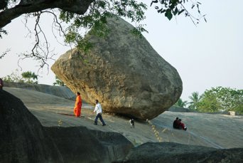 Den berømte enorme granitkugle Krishnas Butterball i Mahabalipuram.