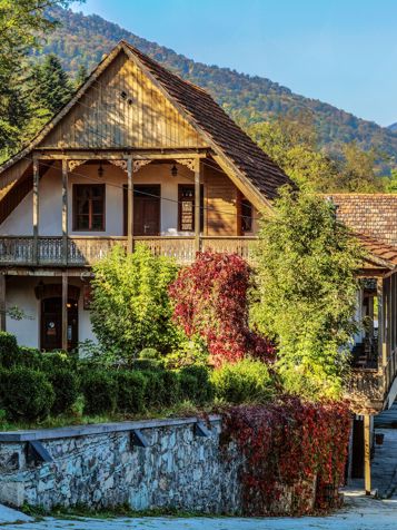 Landsbyen Dilijan ligger ganske idyllisk i Armeniens bjerge...