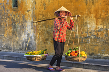 vietnam - hanoi_befolkning_kvinde_gadesaelger_04