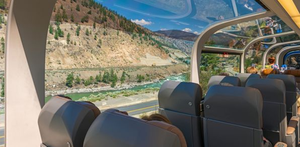 Der er god plads til at sidde og nyde udsigten...