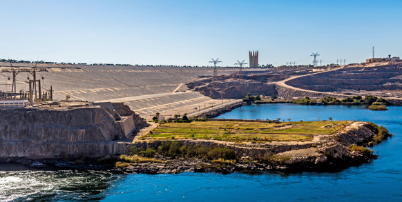 ... og den store Aswandæmning, der er et ingeniørmæssigt mesterværk.