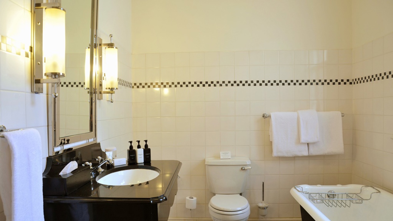 Victoria Falls Hotel Stable Signature Bathroom