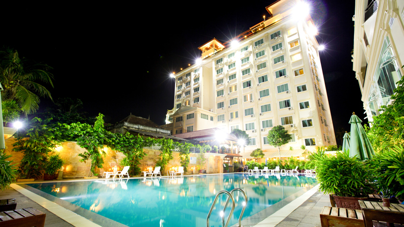 Classy Hotel And Spa Pool