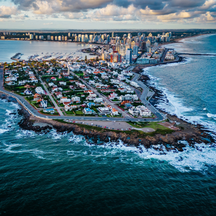 Rejsen afsluttes i Punta del Este i Uruguay - et insted for jetsettet.