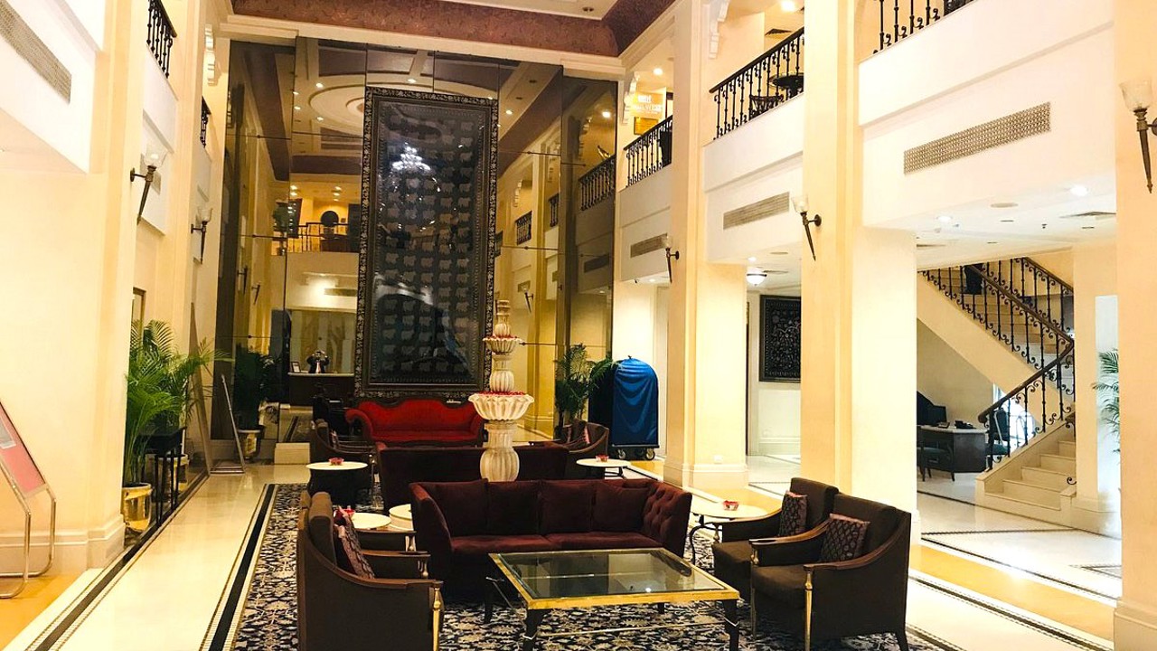 Radisson Hotel Varanasi Lobby 01