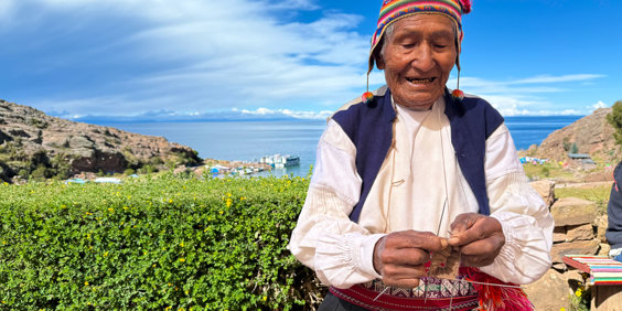 Peru Taquile Strikkende Maend (13)