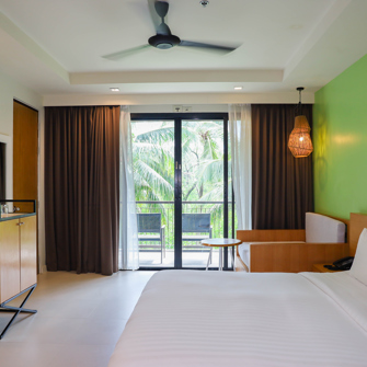 Holiday Ao Nang Beach Resort Family Garden 02