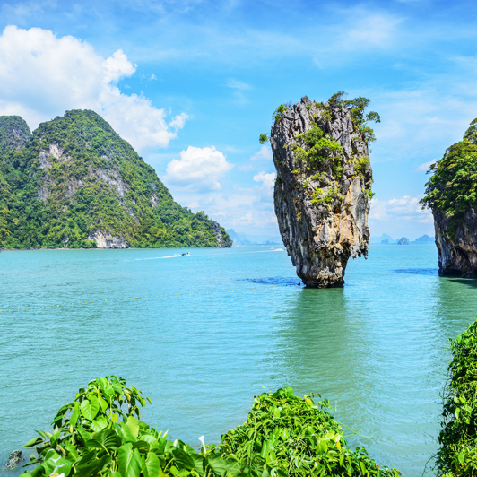 ... og se imponerende naturseværdigheder.