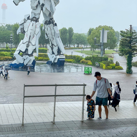 Pham Ved En Stor Robot (1)