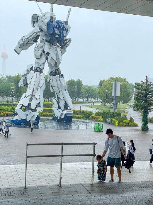 Pham Ved En Stor Robot (1)