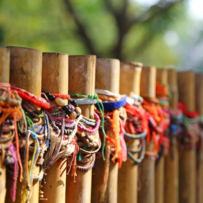 cambodia - phnom pehn_killing fields armbaand_01