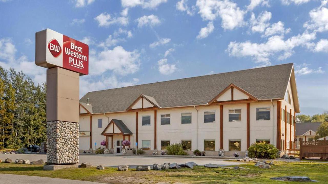 Best Western Plus Valemount & Inn Exterior