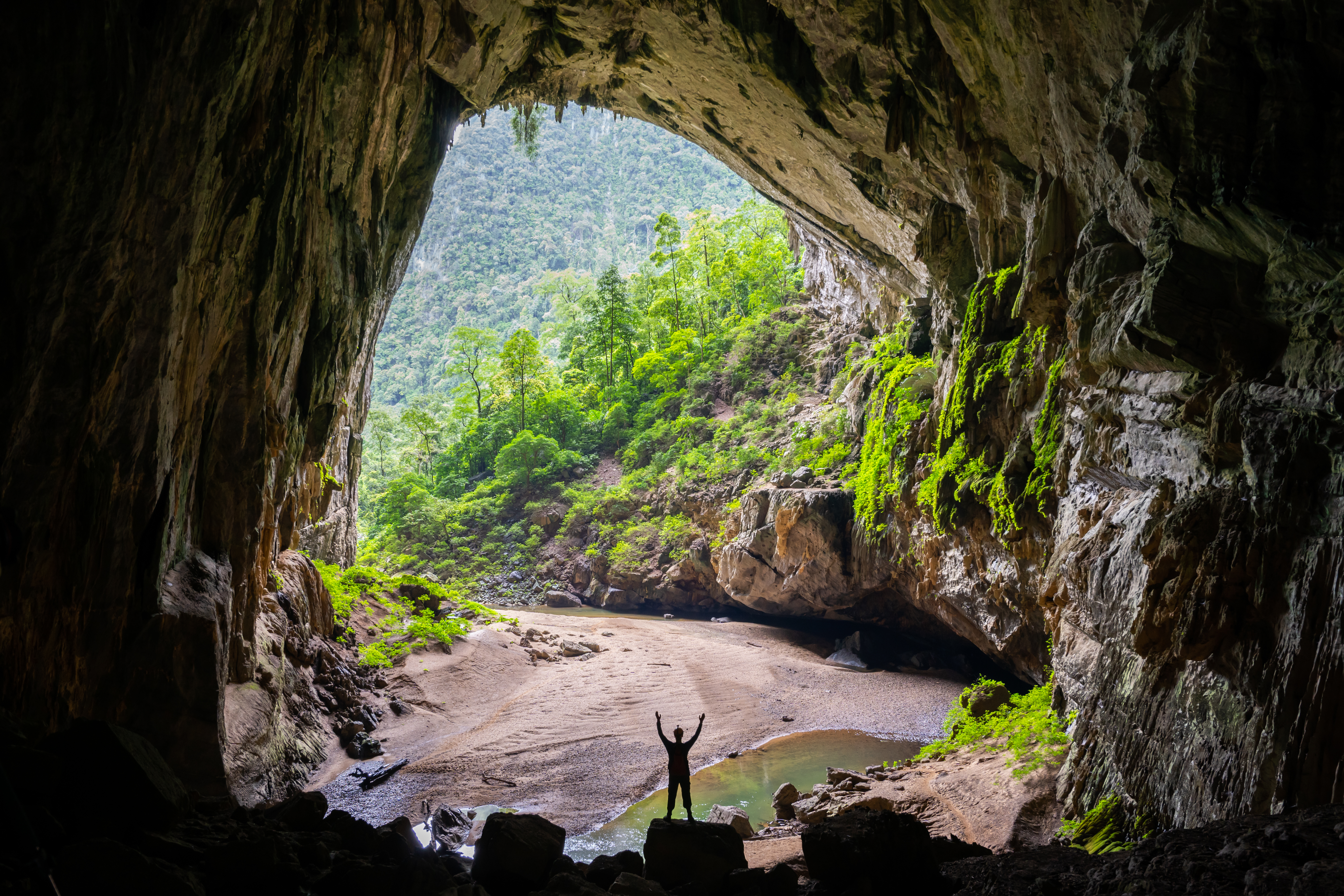 Vietnam Hang En Phong Nha Shutterstock 1561873999