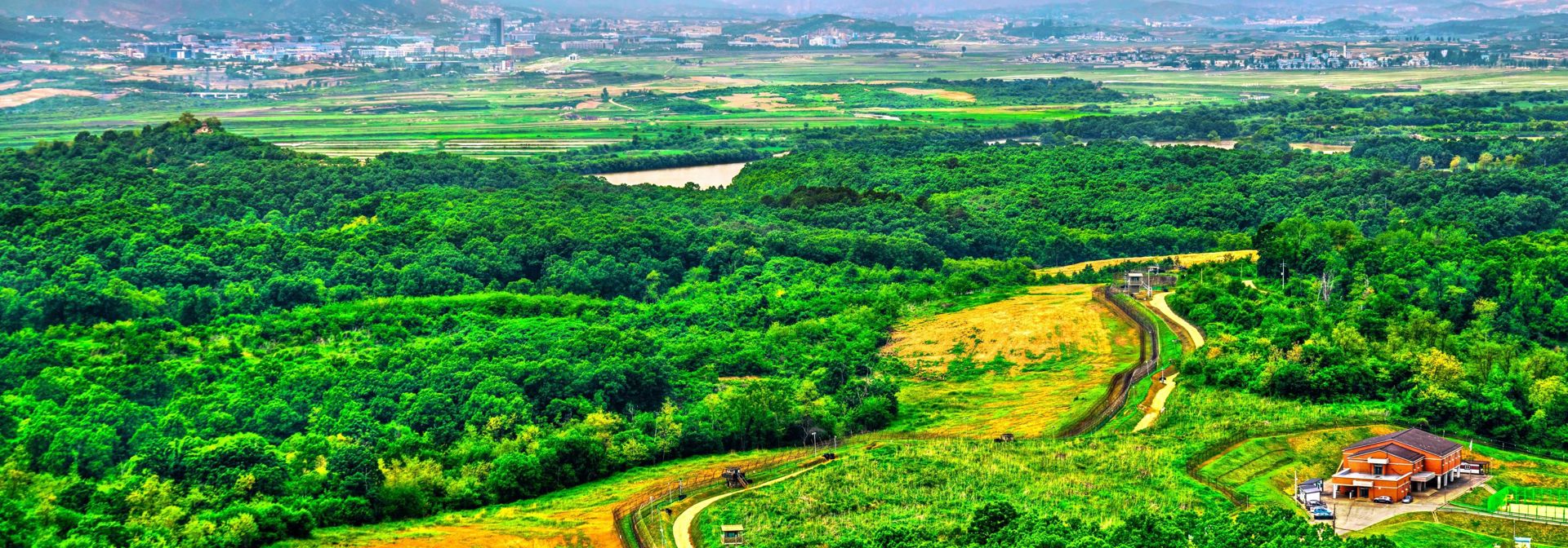Dmz Kaesong Town I Nordkorea Kig Fra Dora Observatory 2476600601