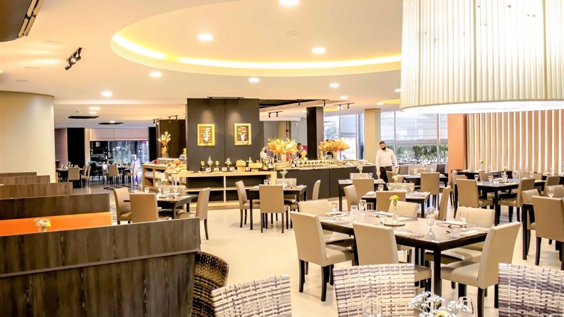 Wyndham Golden Foz Suites Restaurant