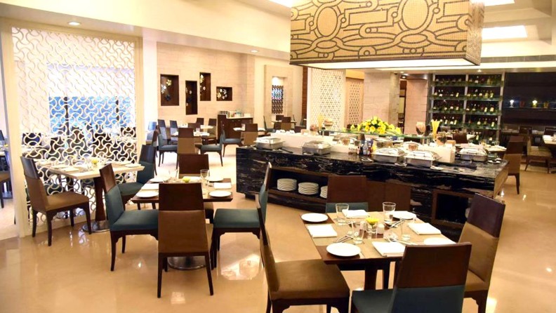 Radisson Hotel Varanasi Restaurant 01