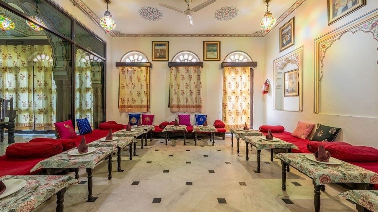 Dhulagarh Heritage Palace Hotel Lounge