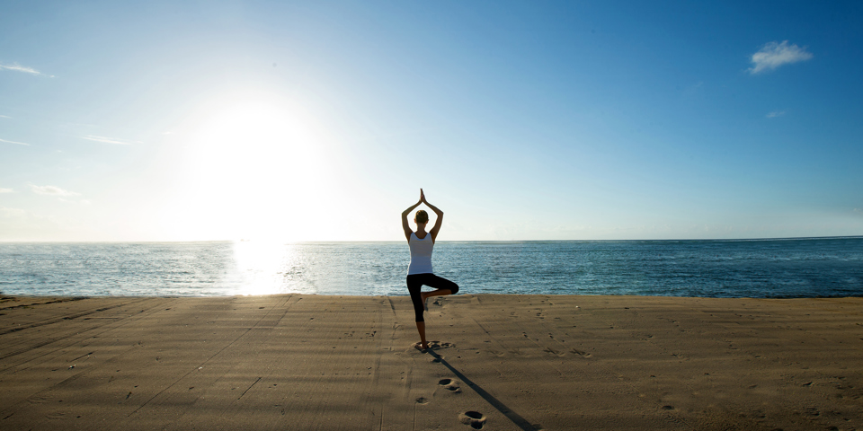 bali - MORNING YOGA ON THE BEACH 1