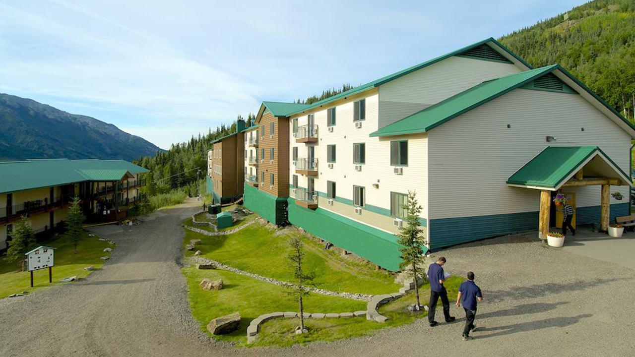 grande denali lodge_facade_02